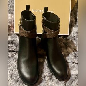 Rory Signature Ankle Side-Zip Flat Boots